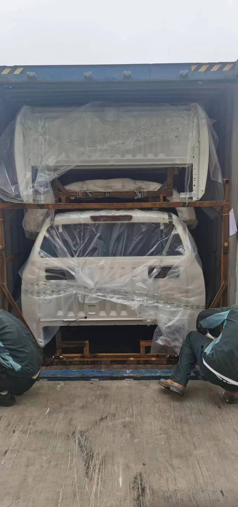 Danyun light trucks exported to Dubai