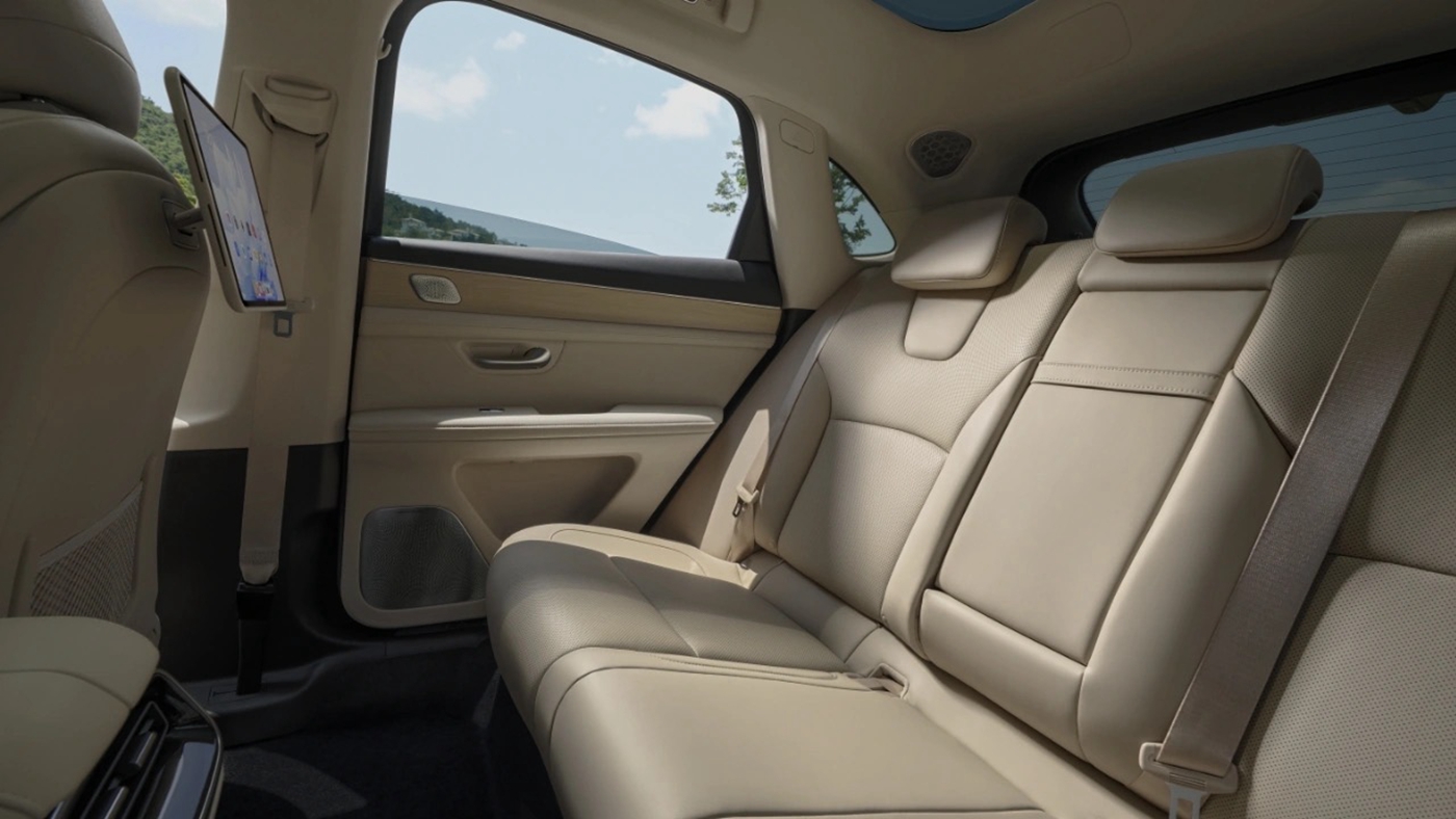 Extended rear seats